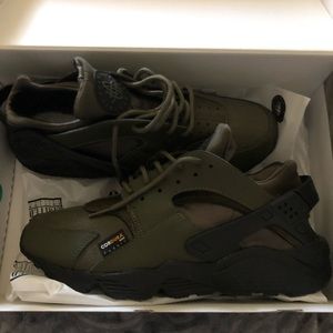Brand new Nike Huarache… size 10.5